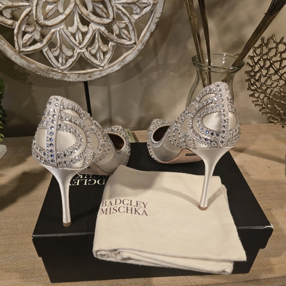 Badgley Mischka Silver and Cream Heels - Picture 2 of 5